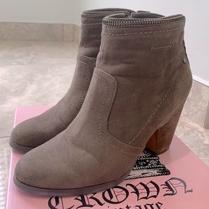 Crown Vintage Dark Brown Bootie’s Size 7